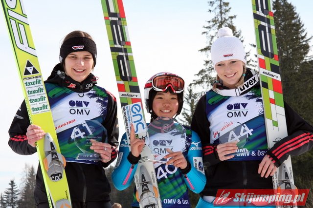 001 Ulrike Graessler, Sara Takanashi, Melanie Faisst